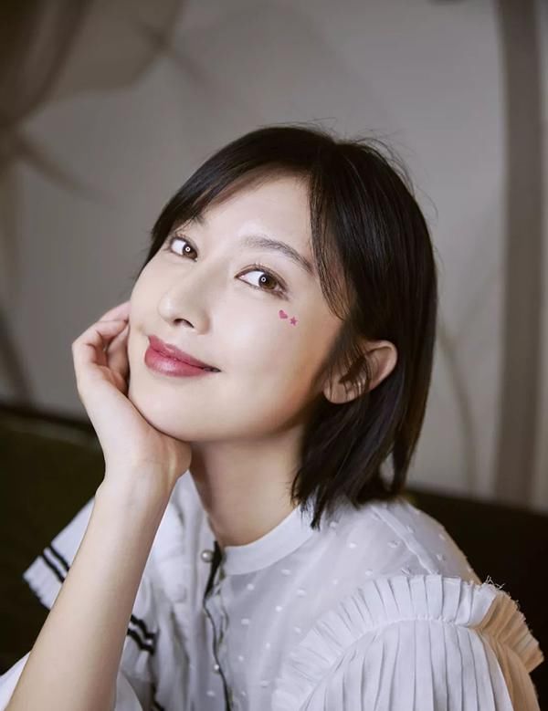 每年必火的眼妆小心机，明星都在画，撩人又闪亮，你画你就是焦点