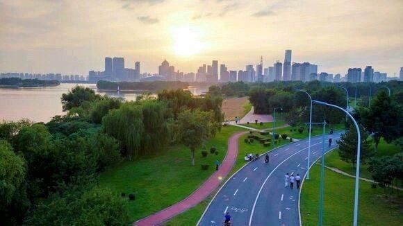  「gdp」中国十大城市，尘埃落定，可分为两个梯队！