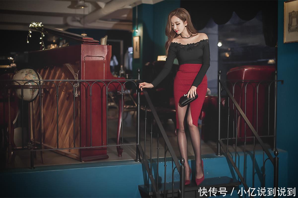 性感:性感黑丝深红色短裙与蕾丝上衣,好的身材需要这样去衬托,雍容华贵