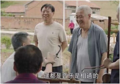  身价■出身农民不忘本！赵本山演穷酸老头毫不违和，身价数亿住乡下大棚