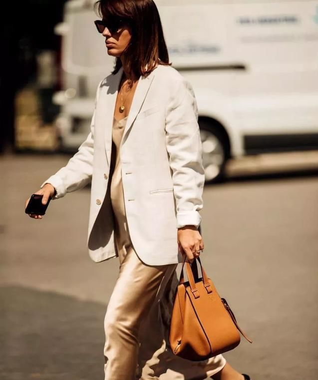  「漂亮」早春流行穿这些连衣裙,一款比一款洋气高档,搭配外套更漂亮