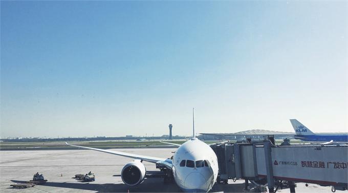 经济学人全球头条：首次发现蛇琥珀，马化腾辟谣，中兴连拿5亿订