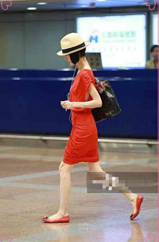 当86斤张韶涵和70斤鲁豫同穿裹身裙，终于见识纸片人最高境界