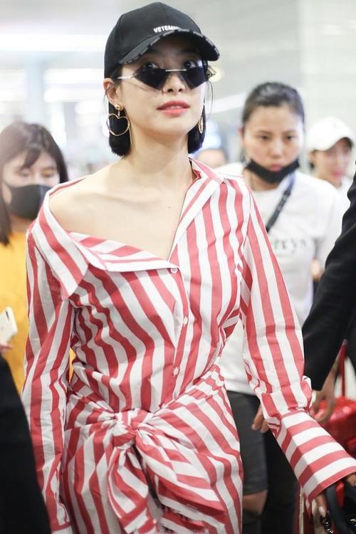 31岁宋茜厉害了！这么暴露的衣服都敢穿，网友：身材好太任性