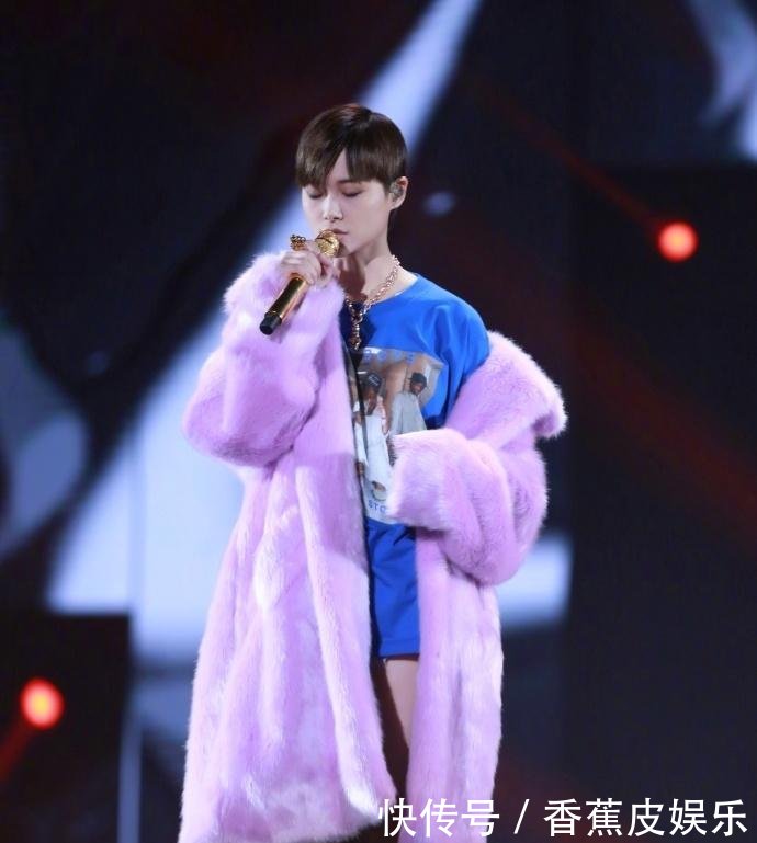 看了李宇春的腿, 男人都要怀疑人生, 网友: 早就该这样穿啦!