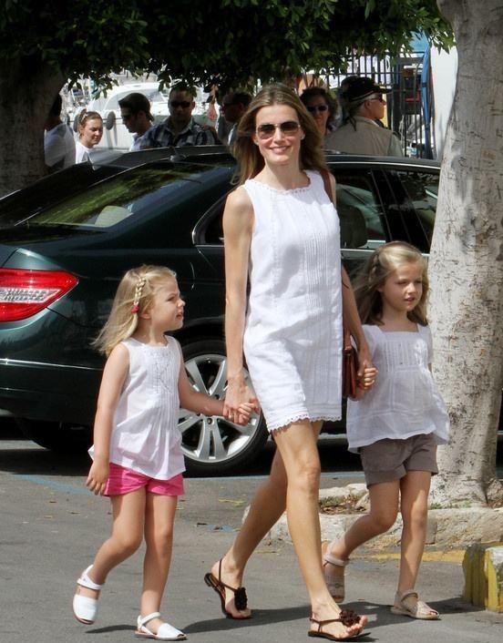 各国第一夫人戴墨镜:阿根廷夫人时尚，图四梅拉尼娅看上去挺美!