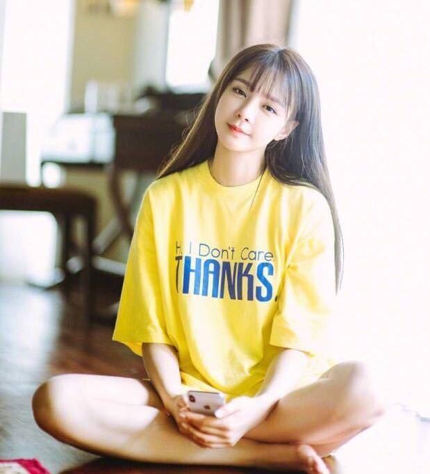 沈梦辰穿短裤是想秀腿来着,可惜被大宽胯给抢镜了,这下尴尬了!