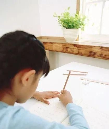 特搞丨骗子利用台风天骗人?声称台风天航班取消，骗走1万元!