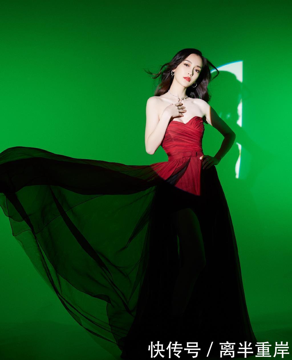 红色■Angelababy穿红色礼服裙,腰围褶皱好紧绷,衬出“奶白”水嫩肌肤