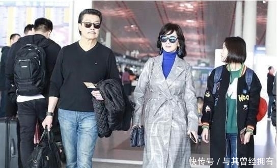  【大衣】赵雅芝真是时尚搭配教科书，照着这8套大衣穿，时髦又减龄！