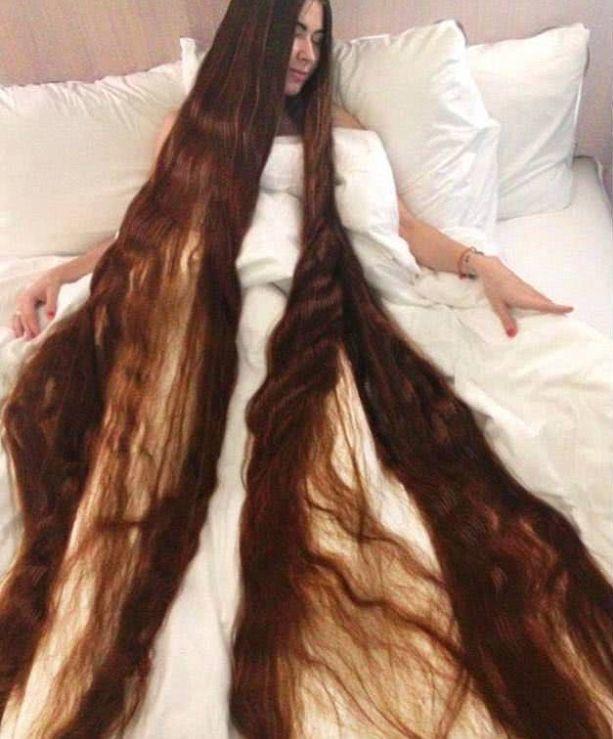 女子15年未剪头发,平时散着都可以拖地,知道原因后让人惊讶