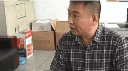 女子因饭菜不好吃发朋友圈遭公司辞退, 副总: 这么懒的人活该