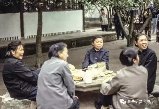 回顾1979年代的中国老照片