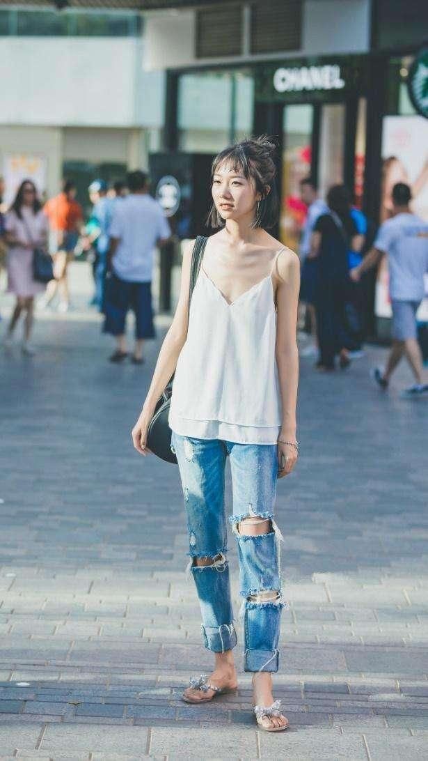 街拍:街头各是各样的时尚小姐姐，看看你喜欢那种风格?