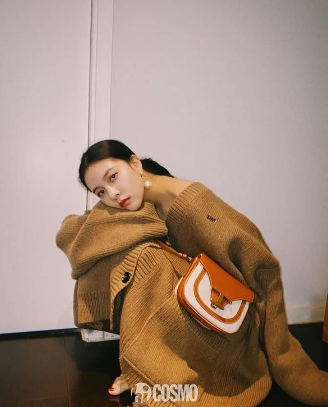  时髦■时髦办｜Jennie的珍珠项链那么多，还硬要和妈妈抢着戴这一条？