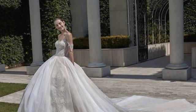  婚纱：婚礼当天婚纱礼服要选几套？答案在这儿！