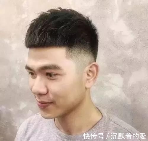 清爽:男人的发型就要清爽干练帅气发型,让你更有男人味!