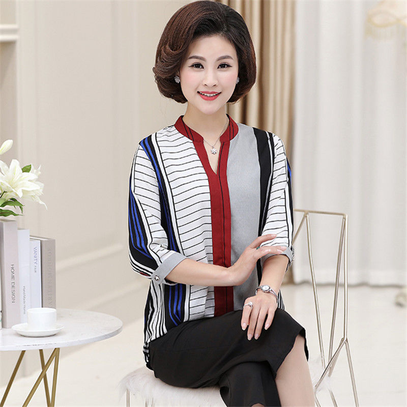 厉害了!妈妈穿上新款外套，出门谁都说她年轻了