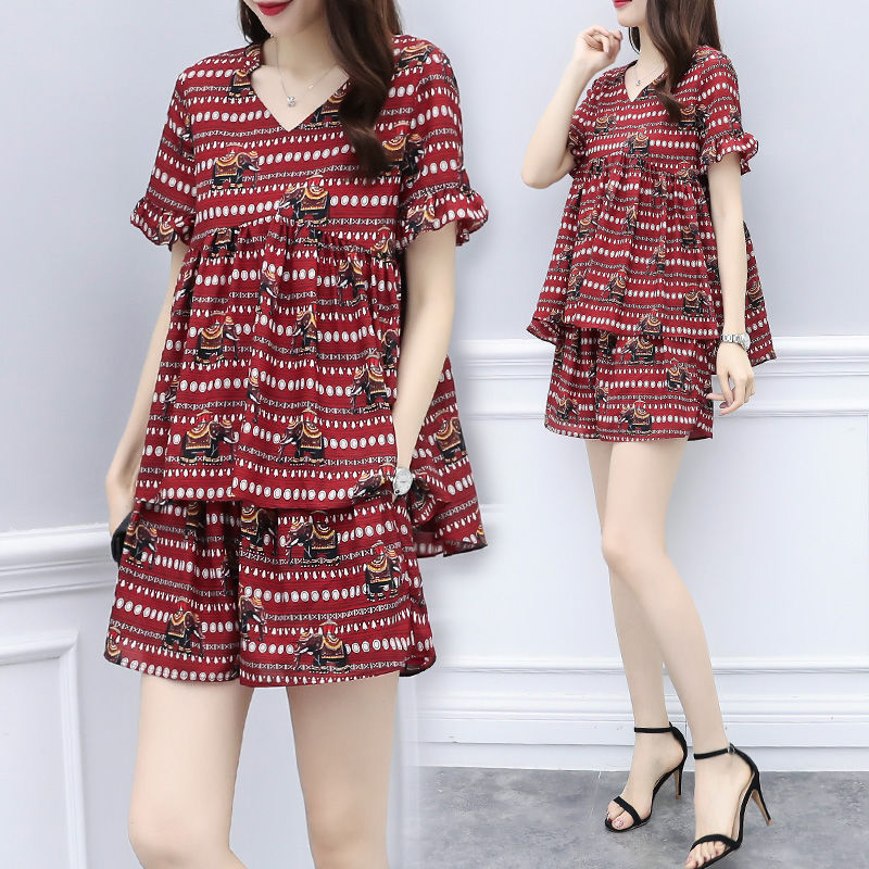 149媳妇把高跟鞋全扔了，穿这样短裤套装，穿平底鞋也能显高