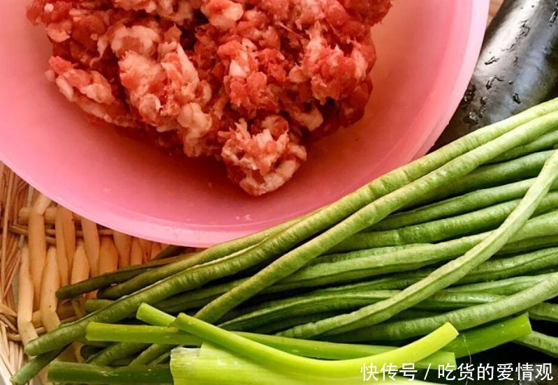柔软■老沧口风味的炸茄盒,柔软酥脆的口感,长豆角是亮点