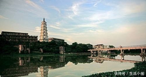  [我国]我国首个实行免费公交的城市，10年不曾停办，当地人纷纷