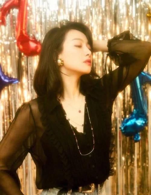 『气质』比卫衣毛衣都收起来，2020流行的“女神衣”长这样，时髦又百搭