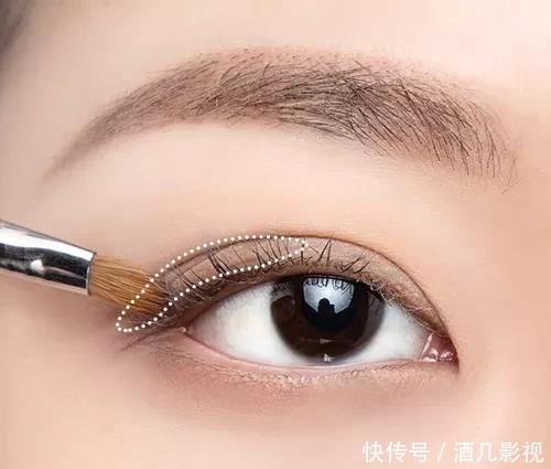  睫毛@?日杂妆高级感十足，原来是这样妆出来的！