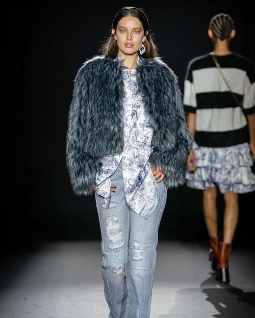  『裤衩』宅家也穿出仪式感！时尚达人居家日常，没有大裤衩只有好看自拍！