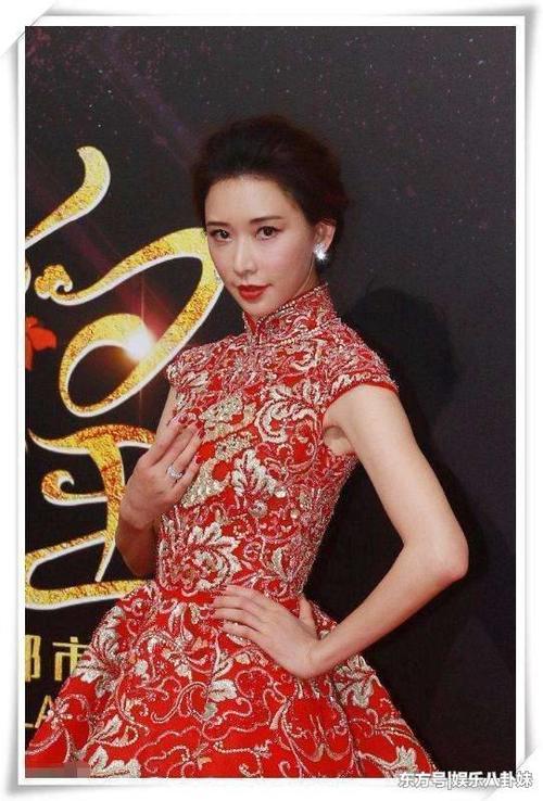 林志玲出席活动，一件旗袍平淡无奇，转身的时候世界都静止了