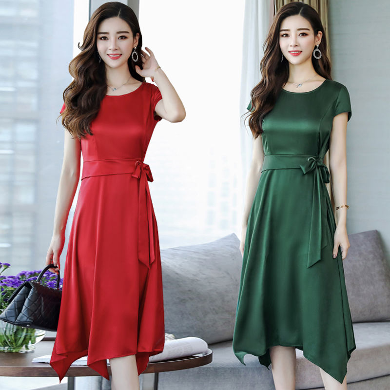 别再傻傻的穿套裙了!现在女人都爱仙女裙，一件搞定确实洋气