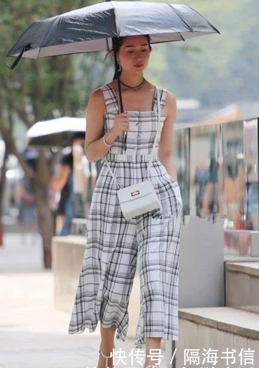 「身材」街拍美女:身材曼妙的小姐姐,清凉穿搭,好看有魅力!