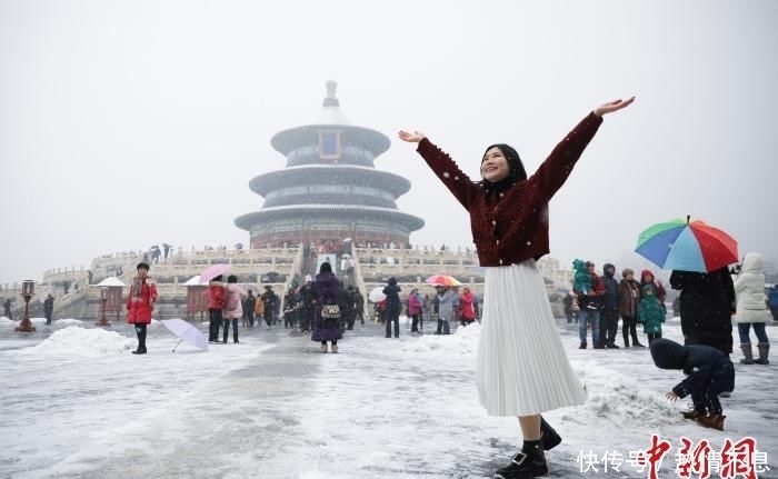  「二场雪后」北京迎来今冬第二场雪 市民纷纷拍照留念