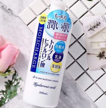 日本有一种化妆水，便宜又好用，满满一斤玻尿酸，美白效果堪比换