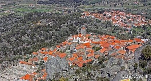 这个国家拿巨石当屋顶!一块石头200吨竟从未砸死过居民