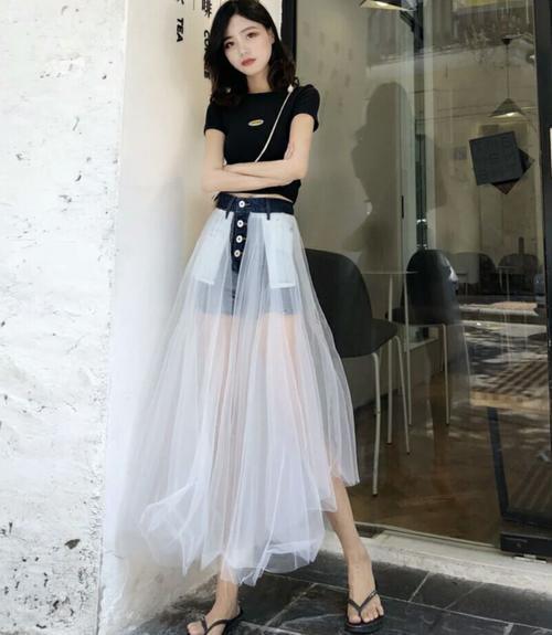 裙子里还在穿安全裤，今年最流行最火的是它，难怪回头率这么高