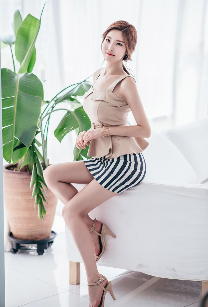 这样穿包臀短裙倍显女人味, 让人一见倾心!