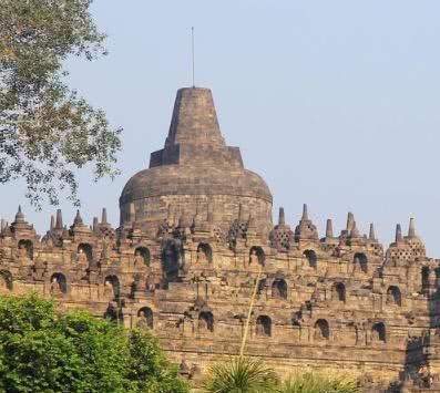 世界最大的佛教遗址，隐藏于热带雨林中近千年，与长城齐名