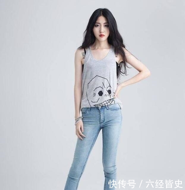 【美女】活力十足的牛仔裤美女,气质出众,无论走到哪都是焦点