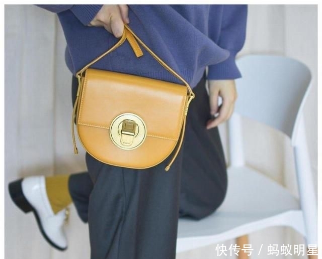 『包包』秋冬包包怎么选?流行色热门型帮你试一圈