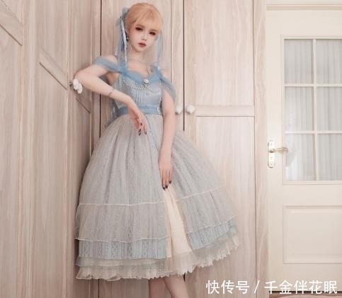  lo@lo娘才16岁，双腿竟自带“丝袜特效”，穿出面粉腿让人心动