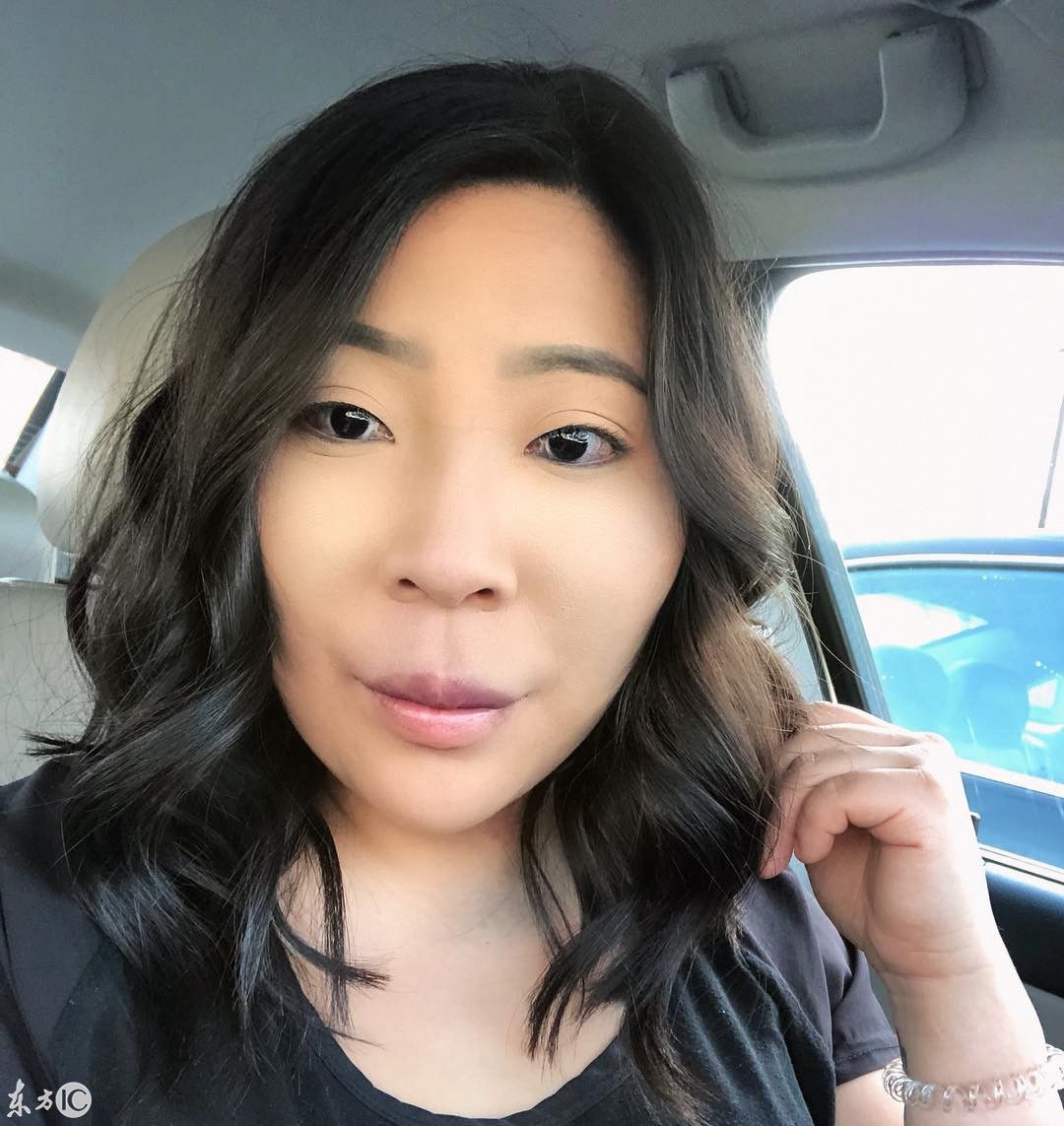 满脸胎记的美国妹纸化妆技术一流，却选择素颜出门，厉害了!