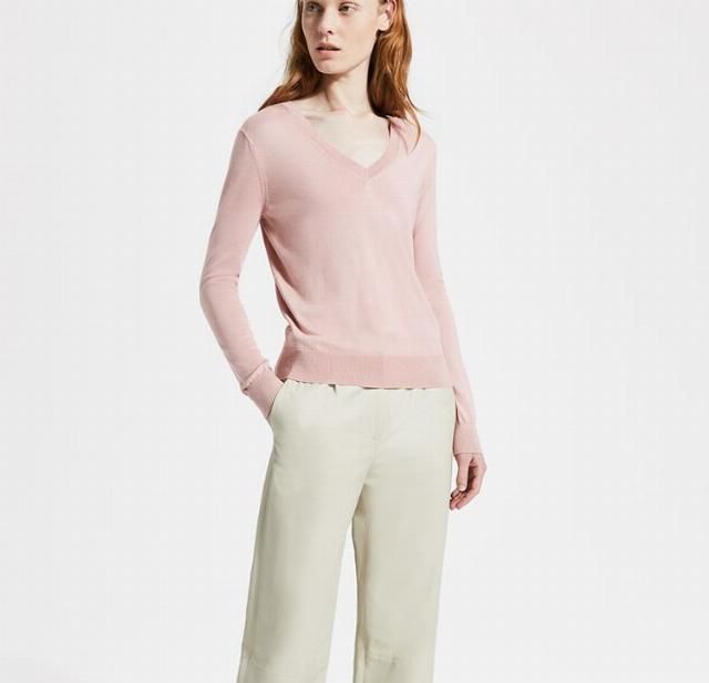  『女生』肩膀太宽的女生，该如何选择衣服？尝试下这些款式