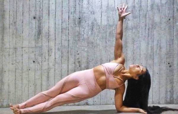 告别蝴蝶臂就练这两个动作，让你拥有美臂，紧实肌肤