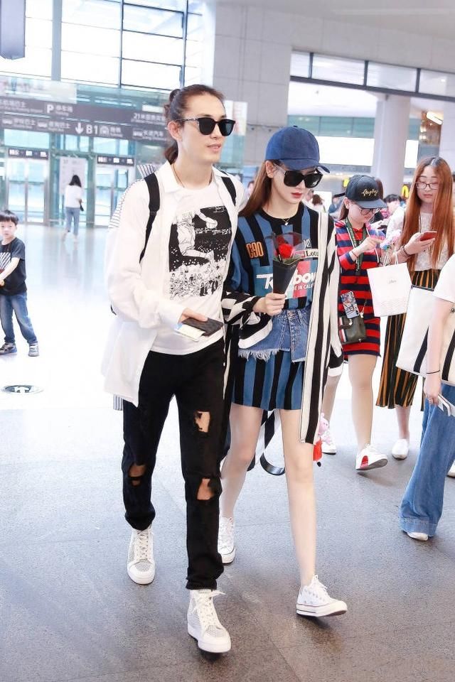 戚薇衣品再度升级！牛仔裤头剪下来套腰上也不丑，网友：又学一招