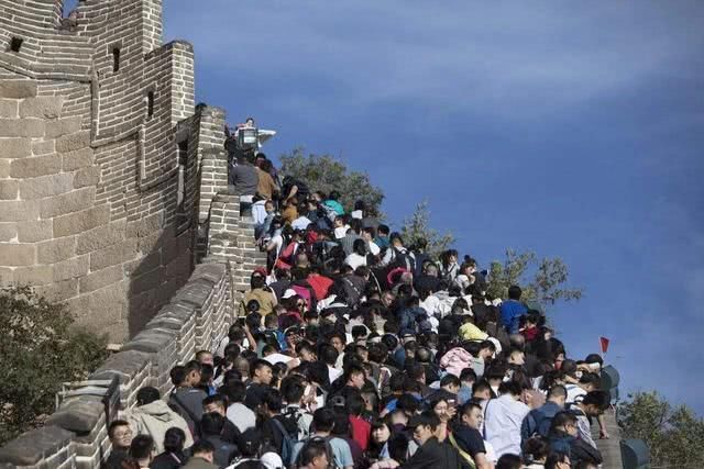 现国人都爱去国外旅游,但来华玩的老外比例却在降,原因发人深省