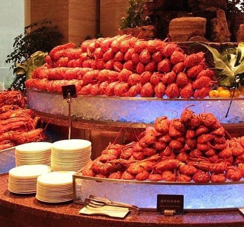 『最喜欢去』中国“土豪”自助餐,人均消费500元,网友贫穷限制了我的想象