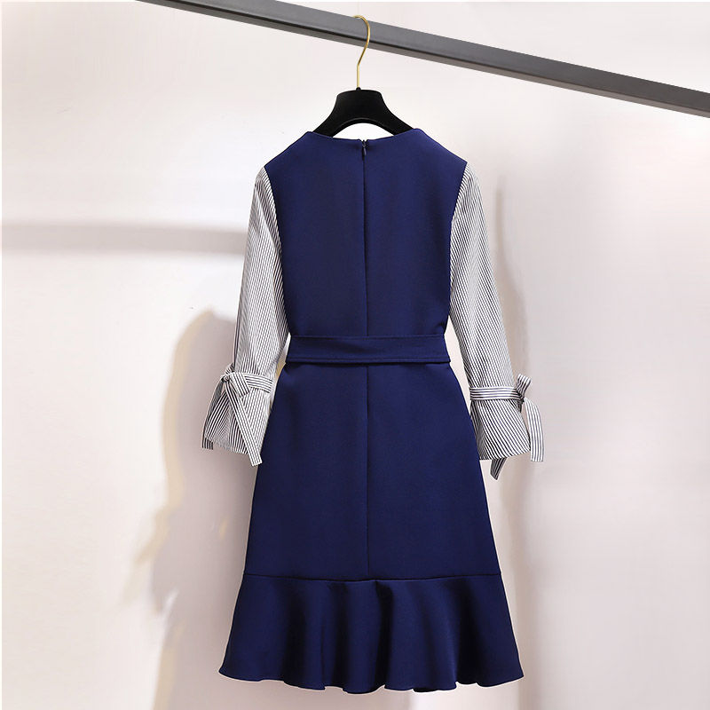 套装早穿腻了,秋季最时髦的连衣裙,简约而不失优雅,美极了