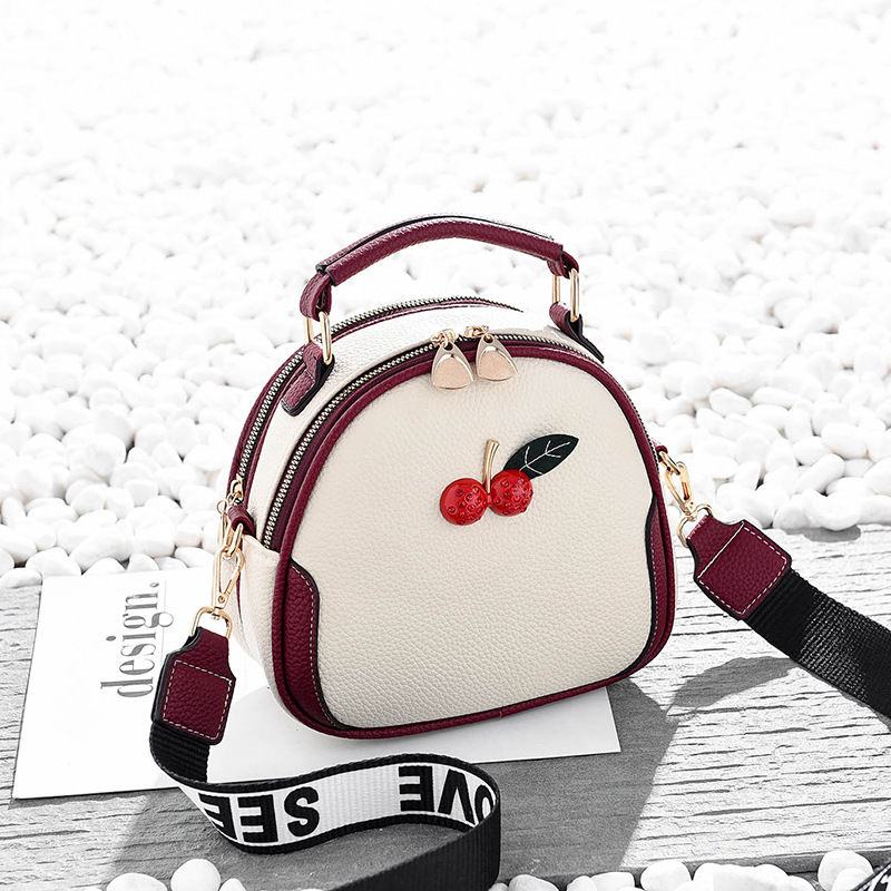 性感的老婆背上这大气的包，那身材真是 妩媚又妖娆啊