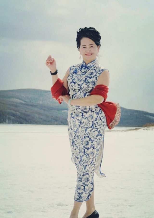  #服饰#中国传统服饰旗袍在雪地里绽放