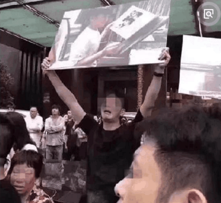 保姆纵火案受害者被质疑炒作, 邻居回复讲出一个让人心痛的秘密